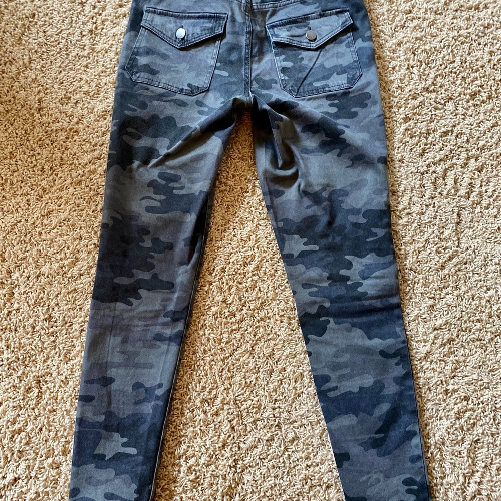 Mossimo camo jegging.  Size 2/26 - Picture 2 of 7